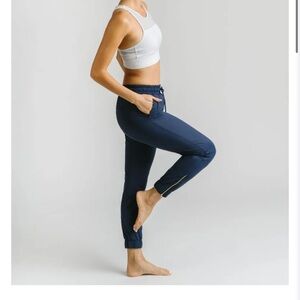 NWOT!!! Navy Everywhere Zipper Joggers size L